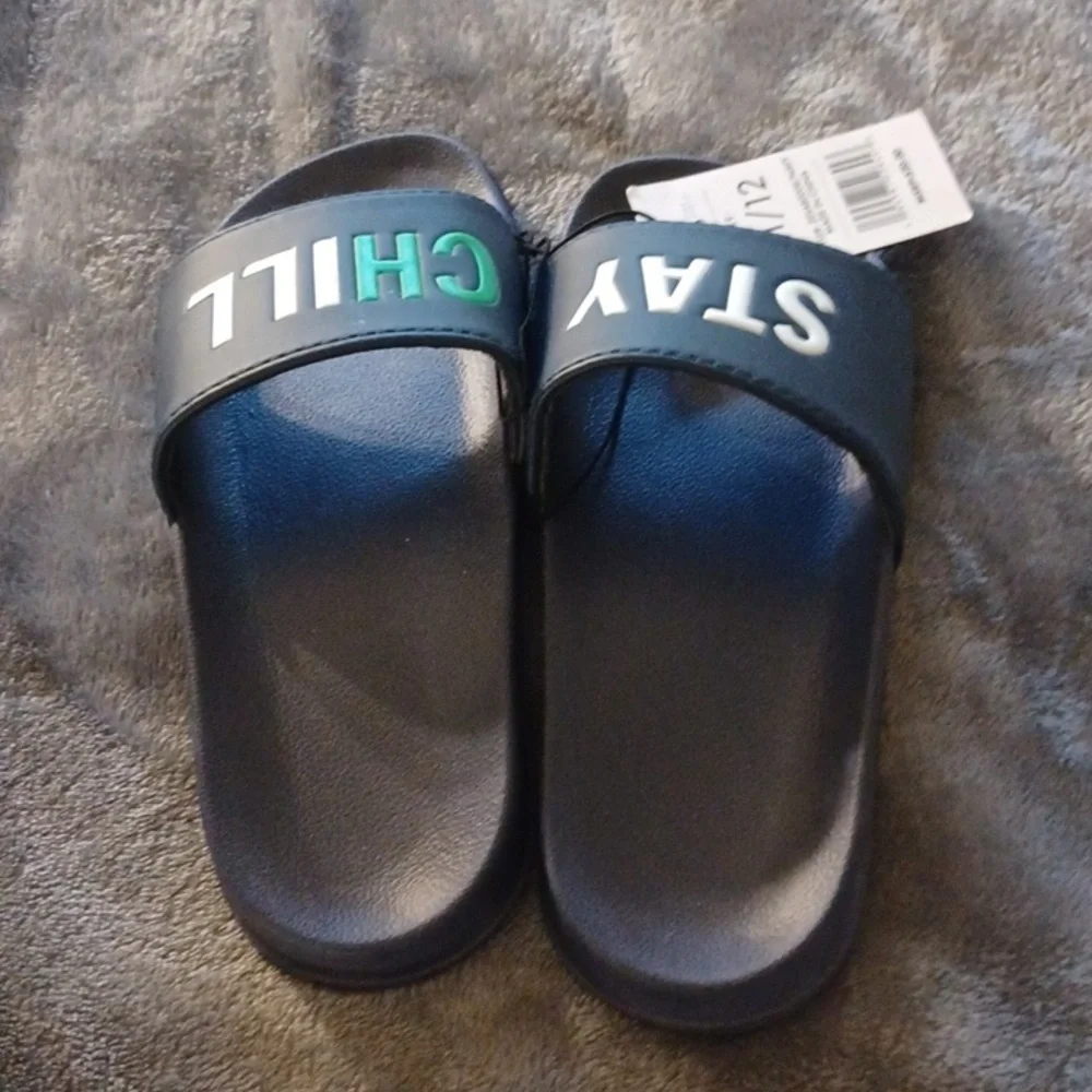 NWT ZAC AND EVAN STAY CHILL BOYS FLIP FLOPS SIZE 11/12